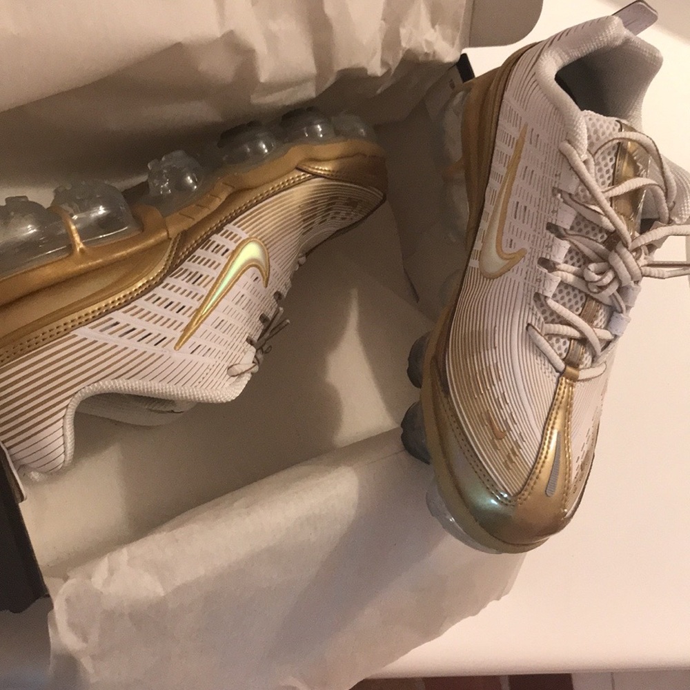 Nike air vapormax 360 NIB/NWT in gold and white